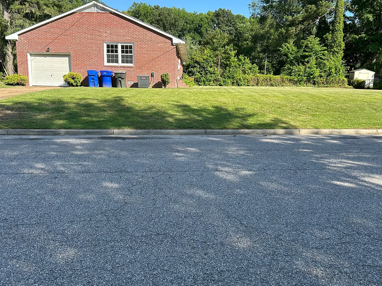 3 bed, 2242 sqft, $2,400 — Photo 3