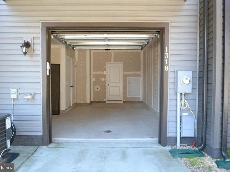 1318 Trestle Dr — Photo 24