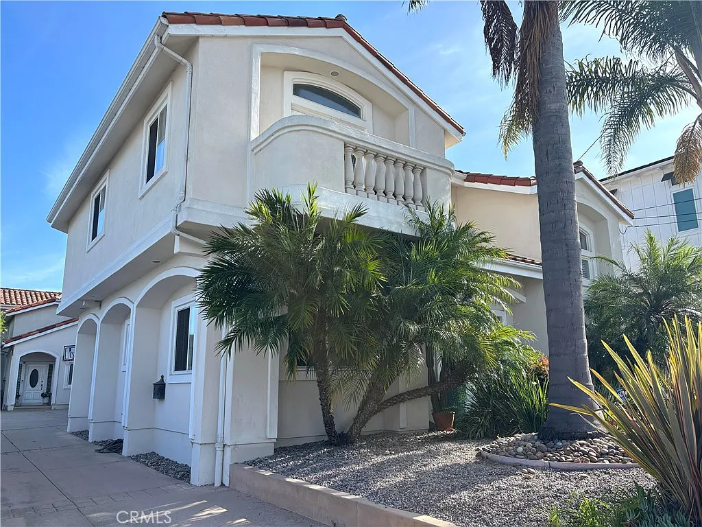 4 bed, 2.5 bath, 2575 sqft, $7,300 — Photo 2