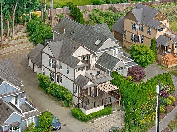 2nd image of 1542 E Sammamish Parkway NE