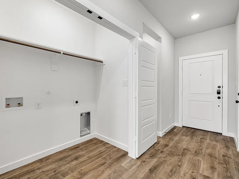 7036 Guilford Ct — Photo 10