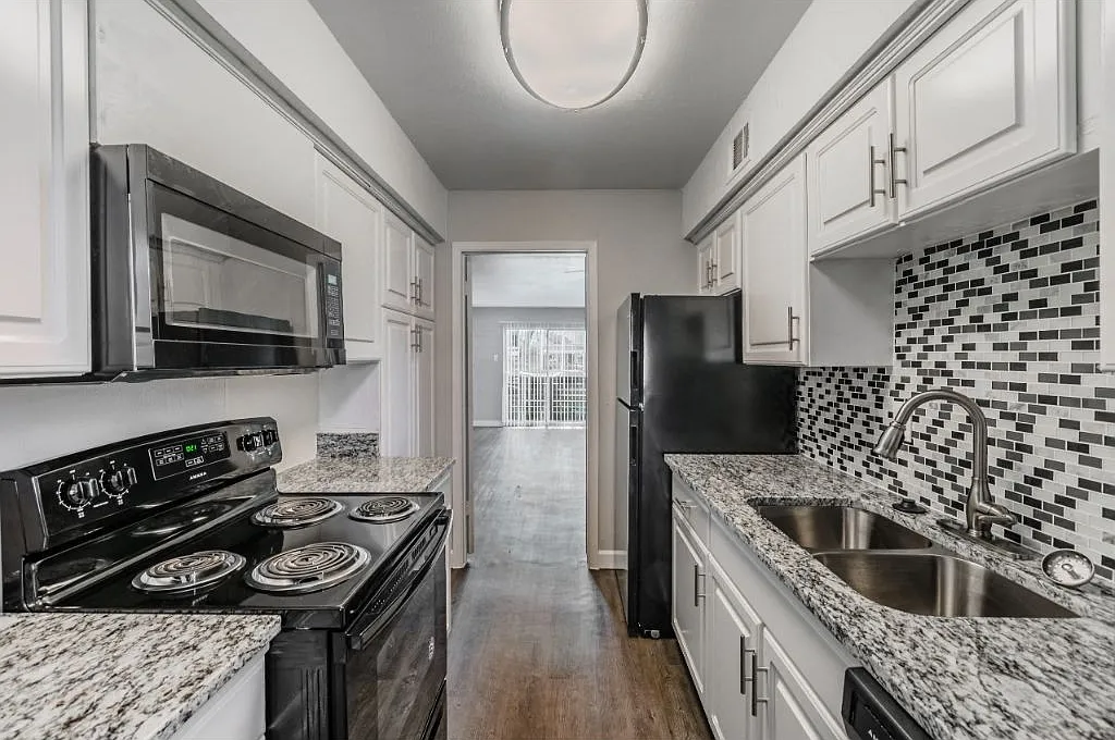Shenandoah Apartments — Photo 1