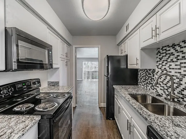 Shenandoah Apartments — Photo 1