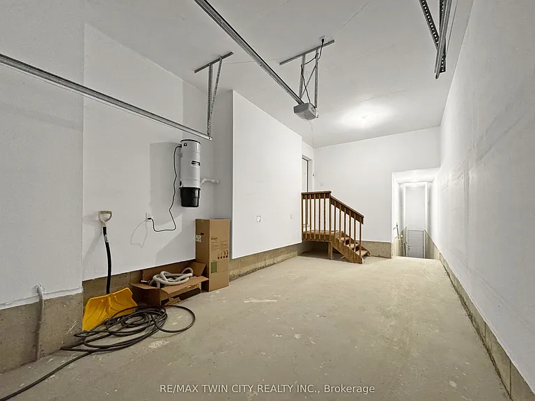 82 Gledhill Cres — Photo 47