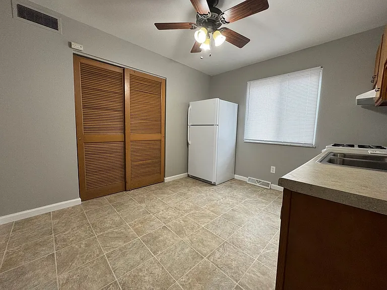 3906 W Sylvania Ave — Photo 27