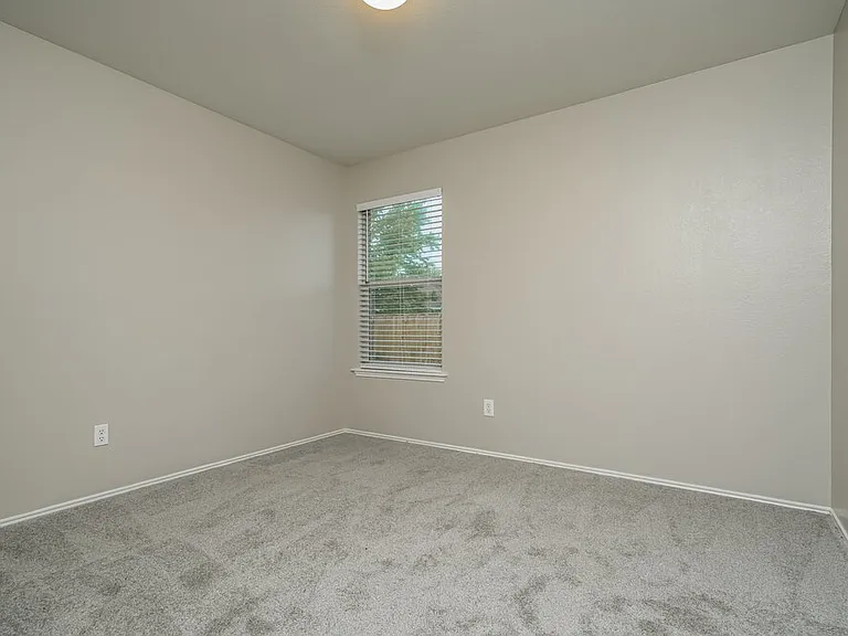 904 Nancy Dr — Photo 14