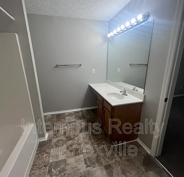 1013 Ashley Michelle Ct — Photo 21