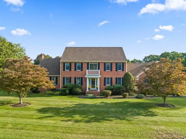 40 Christina Dr, Bridgewater, MA 02324