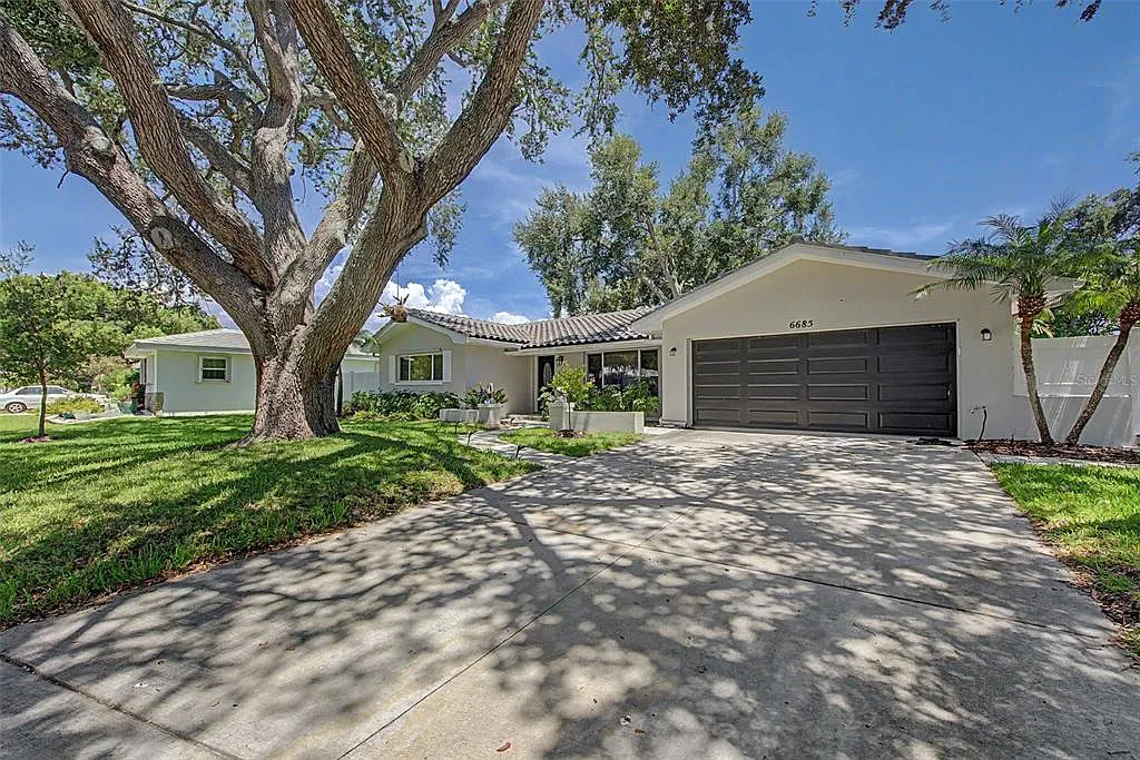 2 bed, 2.0 bath, 1701 sqft, $3,950 — Photo 3