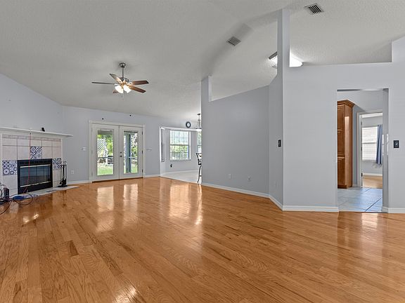 4th image of 4025 Red Pine Ln