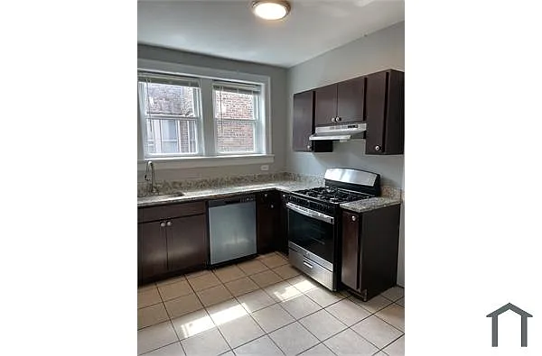 Building Photo - 8000 S Champlain Ave #3