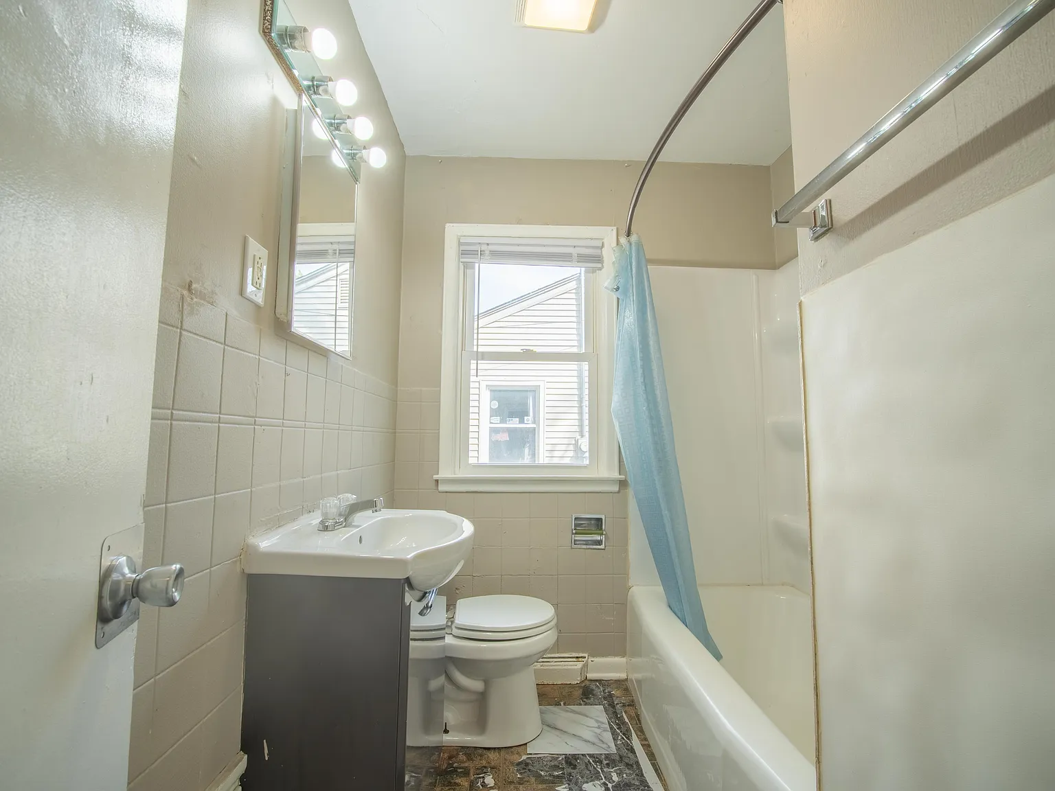 4 bed, 1.5 bath, 1101 sqft, $1,650 — Photo 4