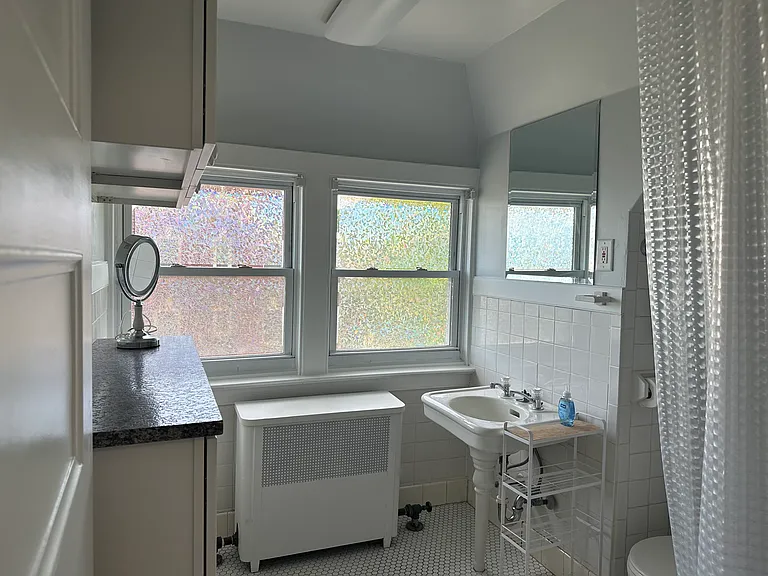 39 N Mountain Ave #9 — Photo 4