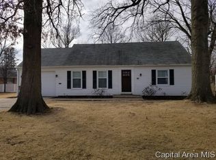226 N Center St, Carlinville, IL