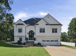 136 Huntcliff Trl, Ellenwood, GA 30294