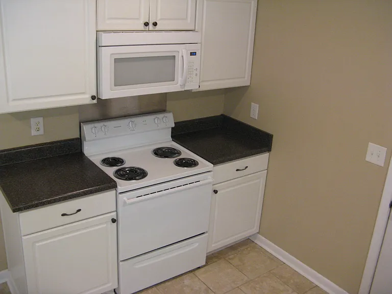 600 Larry Dr — Photo 3