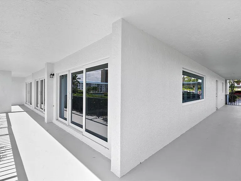 3040 Lake Shore Dr #101 — Photo 31