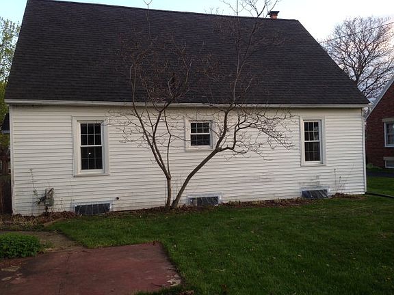 3rd image of 568 Westview Blvd