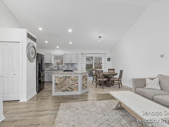 5th image of 7121 Shady Knoll Dr SE