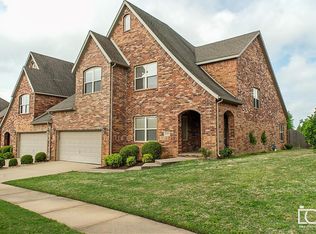 4107 N Meadow View Dr, Fayetteville, AR 72703