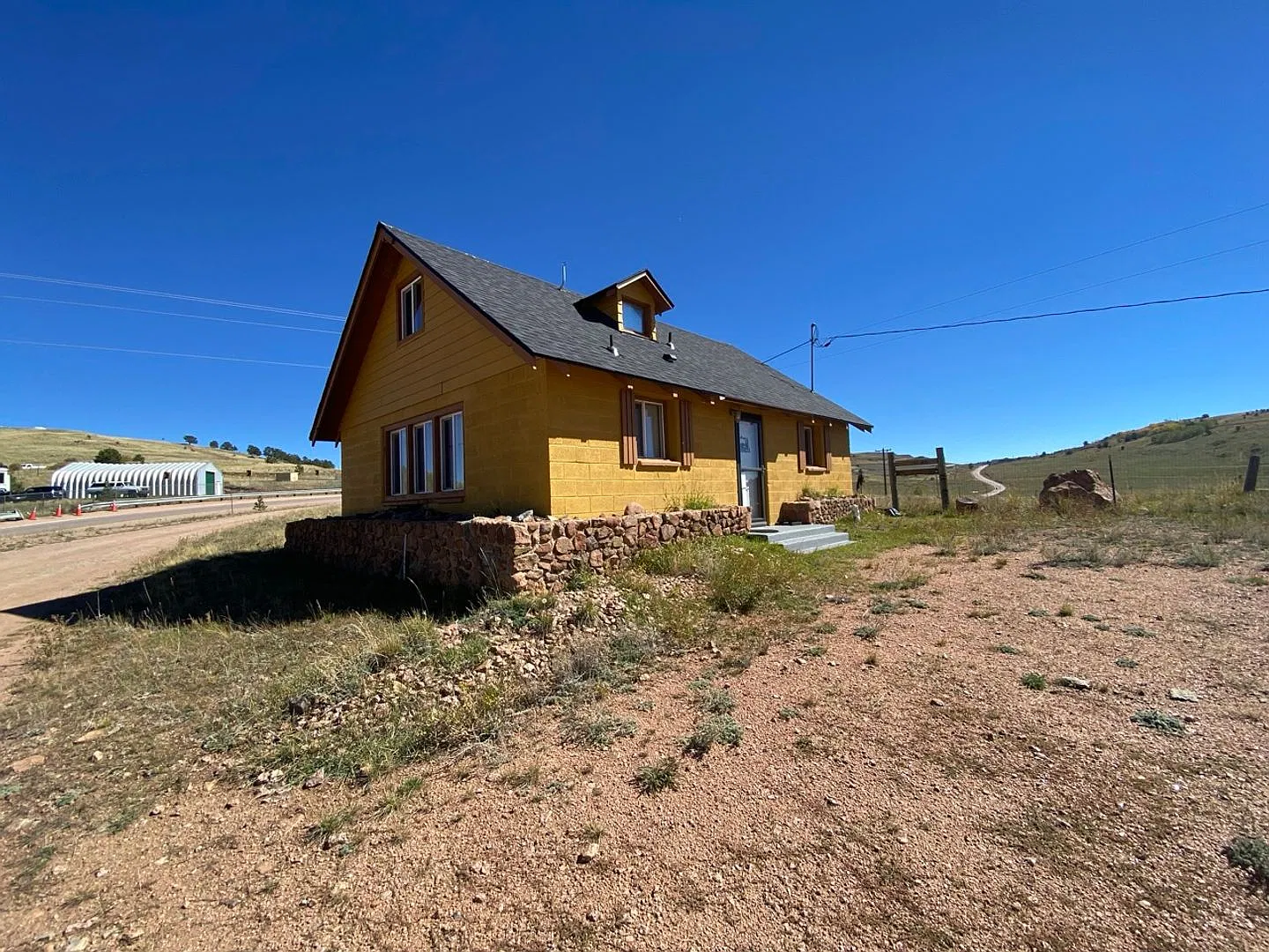 Charming 1 bed 1 bath Outside of Downtown Cripple Creek — Photo 2