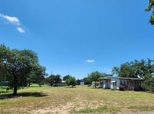1011 Pebble Dr, Kingsland, TX 78609