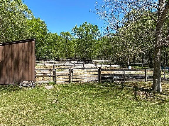 3rd image of 660 Wright Debow Rd