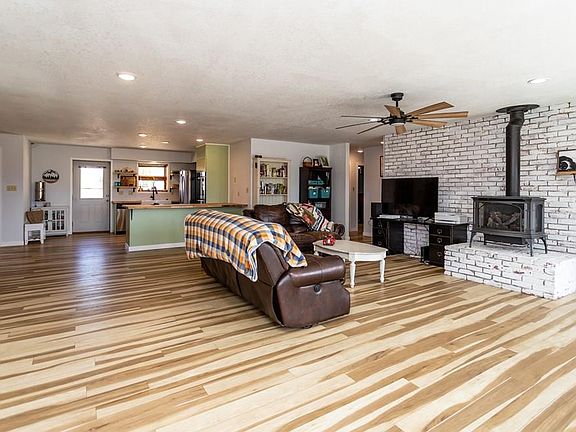 3rd image of 7815 Mallard Dr