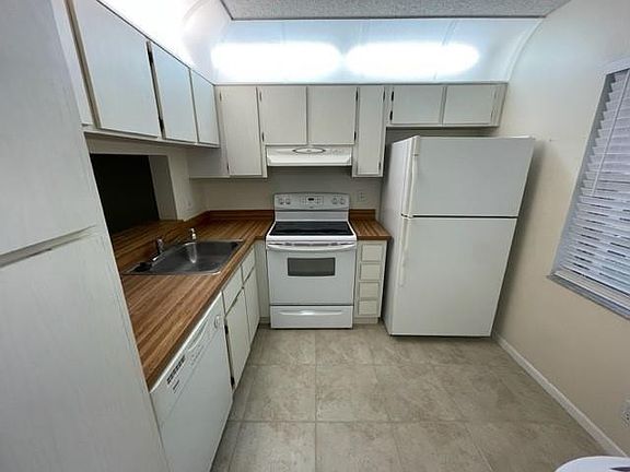 3rd image of 3636 N University Drive #G-4