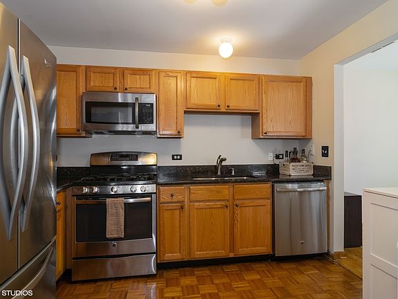 5th image of 1949 Lilac Ct