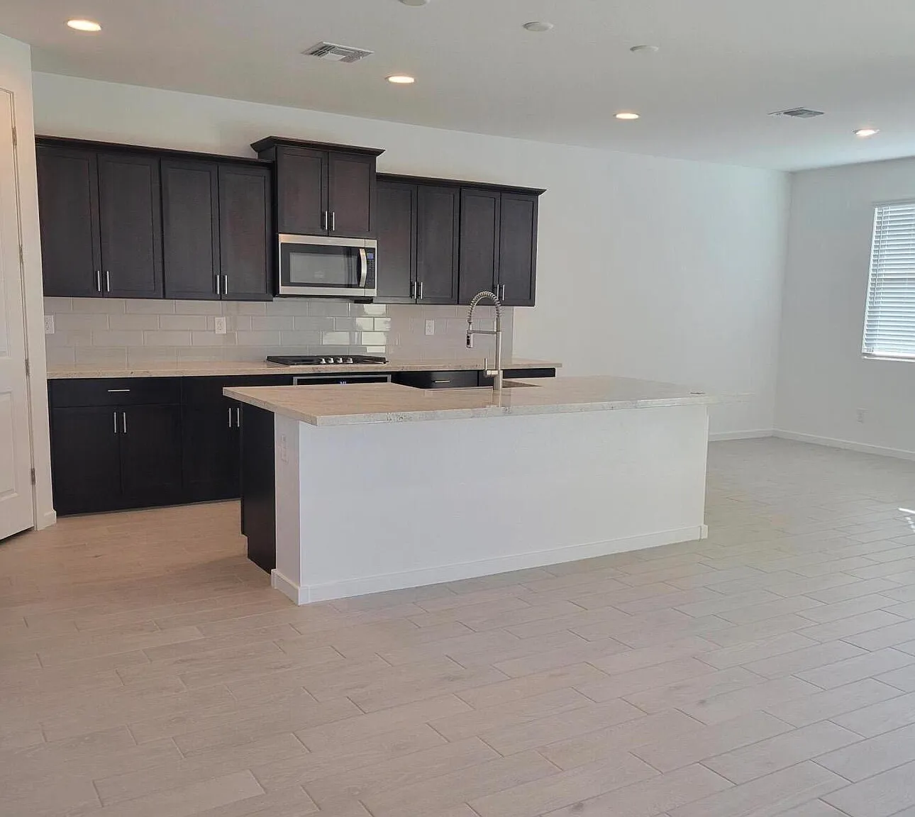 4 bed, 2.0 bath, 2150 sqft, $2,399 — Photo 4