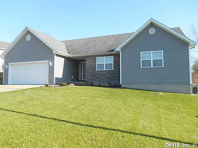 1st image of 17 Woodbine Dr