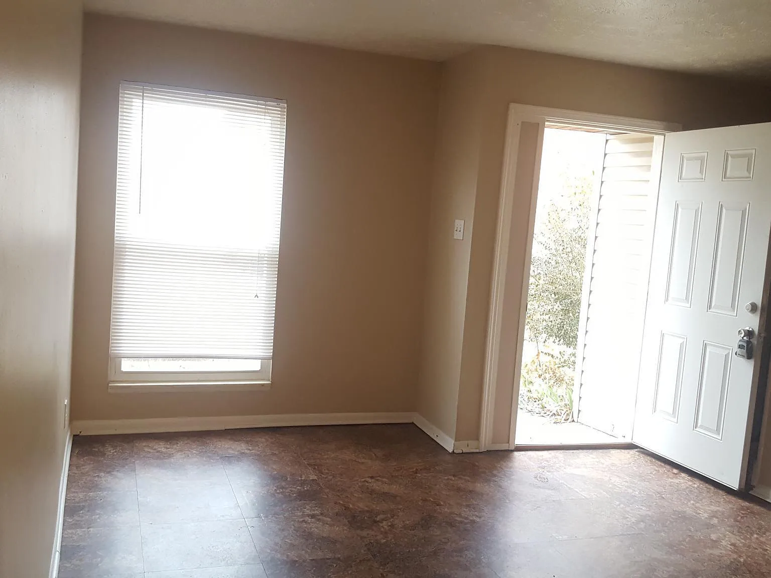 2 bed, 850 sqft, $974 — Photo 3