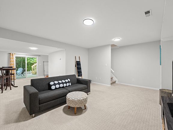 5th image of 4913 Harwood Ct