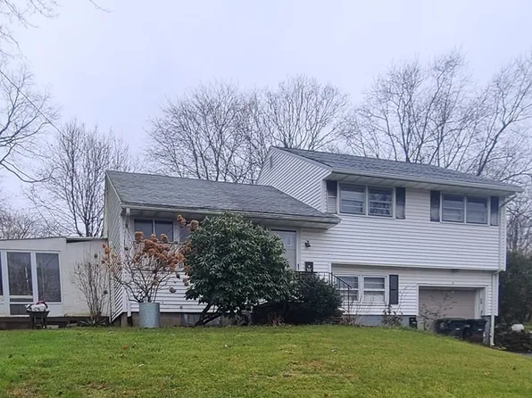 45 Sunny Hill Dr, Southbridge, MA 01550