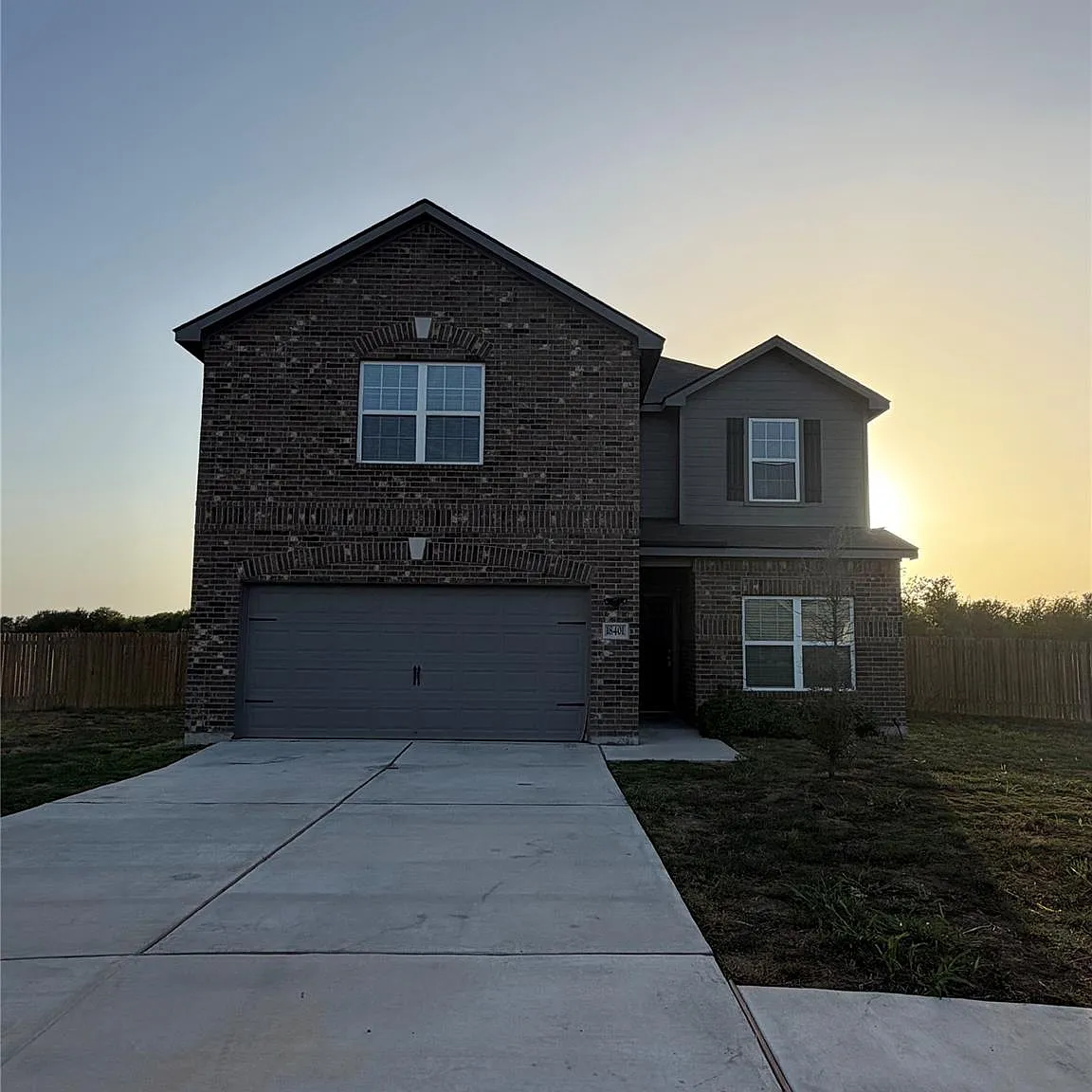 5 bed, 2.5 bath, 2533 sqft, $2,100 — Photo 1