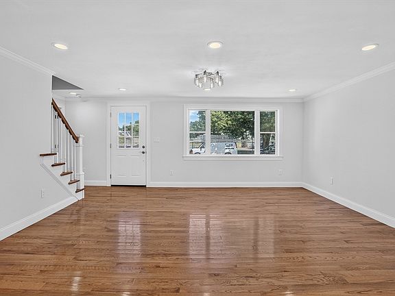 2nd image of 46 Richardson St