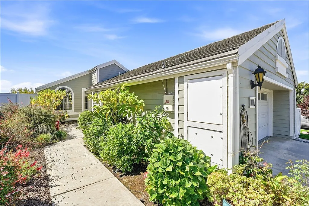 3 bed, 1450 sqft, $6,395 — Photo 4
