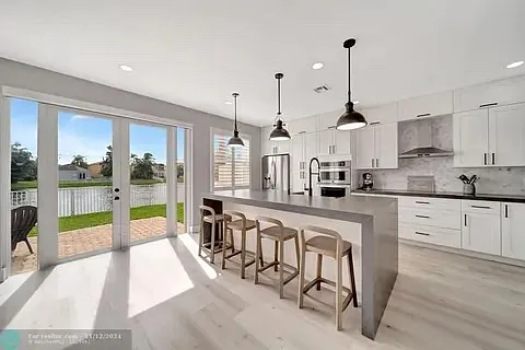 3 bed, 1558 sqft, $3,950 — Photo 2