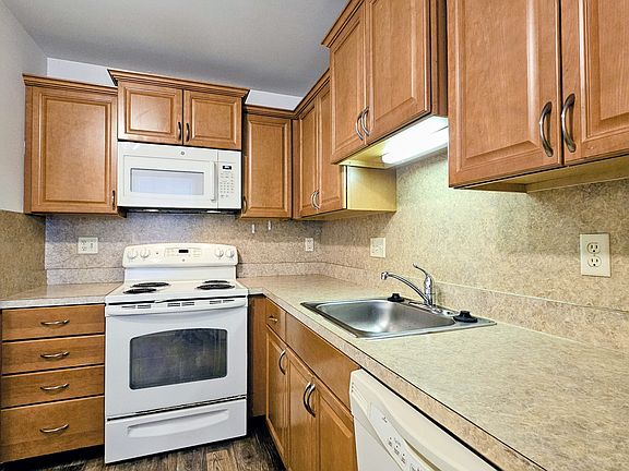 5th image of 17 Ramsgate Ln
