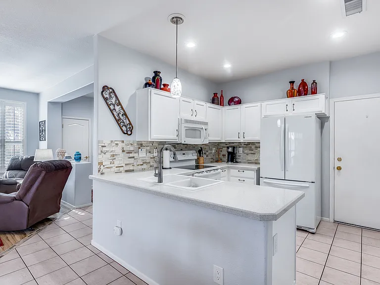 15511 W Coral Pointe Dr — Photo 9