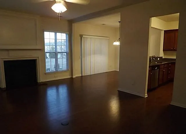 3 bed, 2.5 bath, 1702 sqft, $2,450 — Photo 3