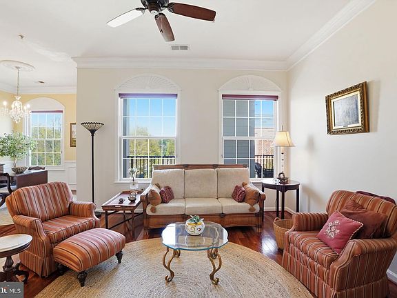 4th image of 31 Booth St Unit 450