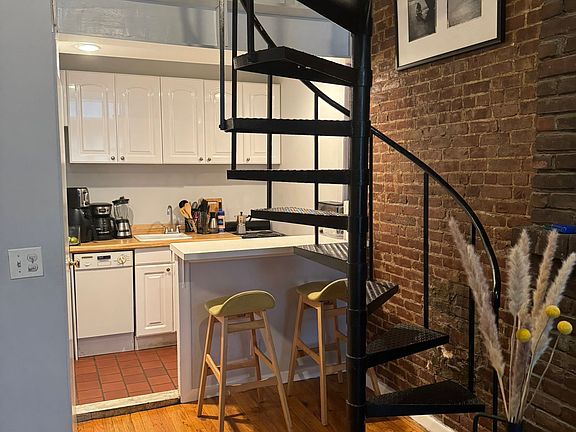 3rd image of 72 W 82nd St #1F