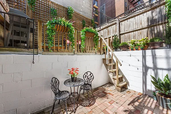 Sold by Compass | media 7