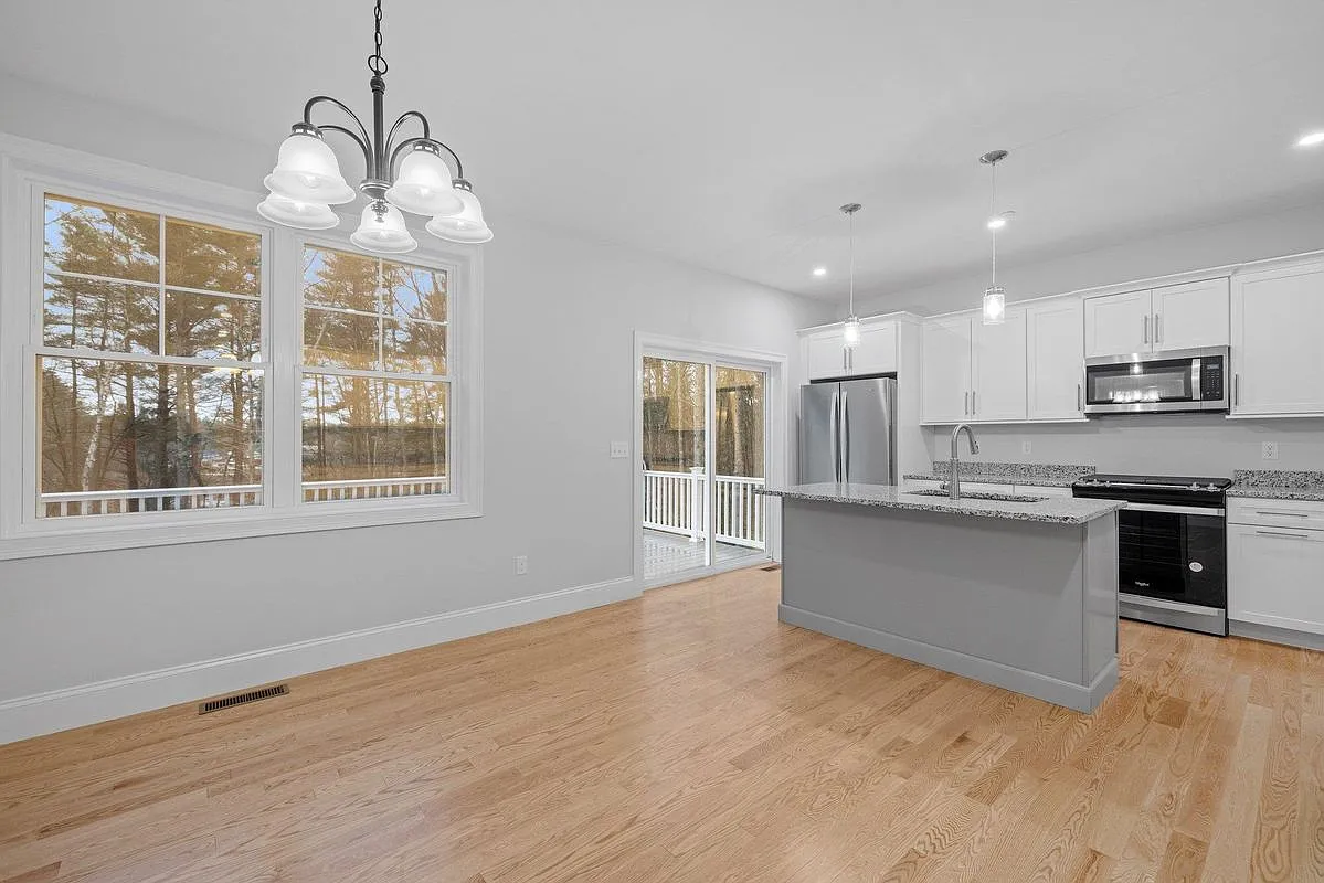 3 bed, 3.0 bath, 1800 sqft, $3,400 — Photo 3