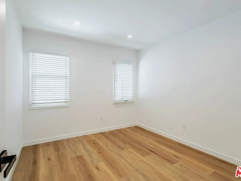 815 W Glenoaks Blvd #A — Photo 16