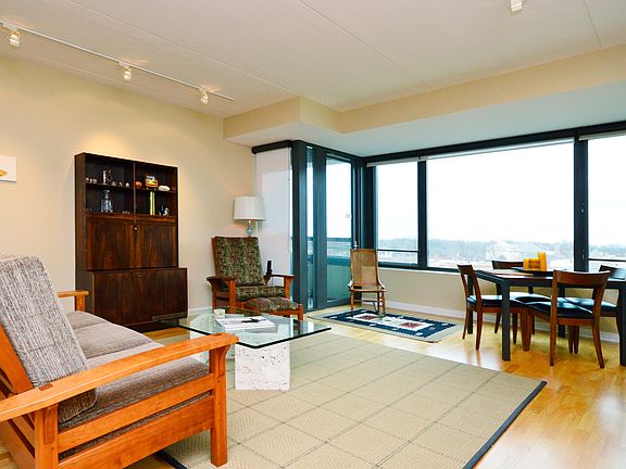 5th image of 900 Chicago Ave Unit 601