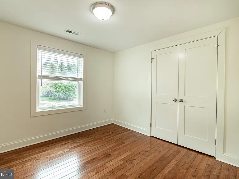 101 Brooks Ln — Photo 16