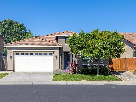 3rd image of 2085 Newcastle Drive